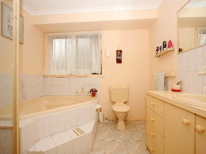 26 Salamander Drive, Taylors Lakes VIC 3038