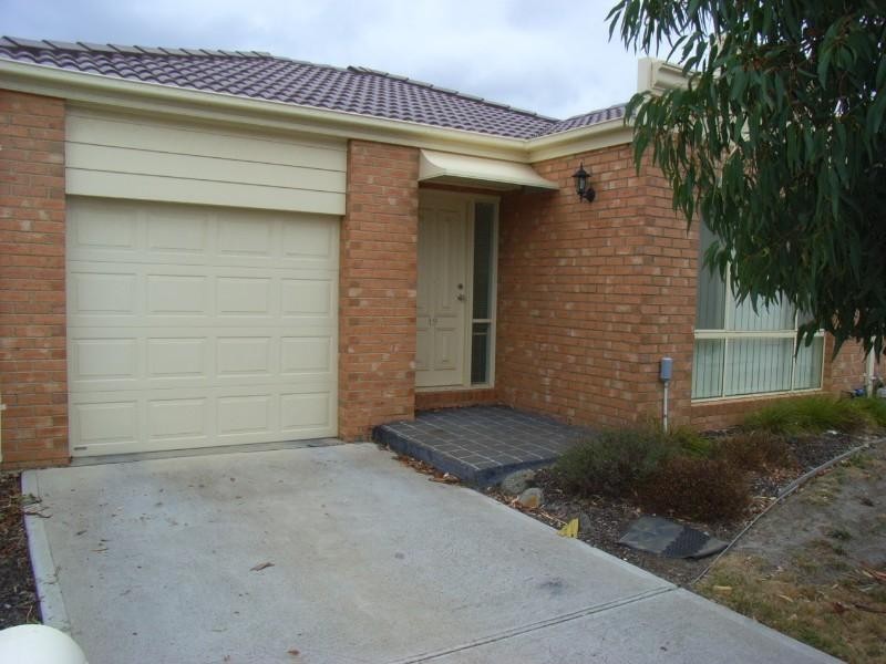 19 Tintern Loop, Hillside VIC 3037