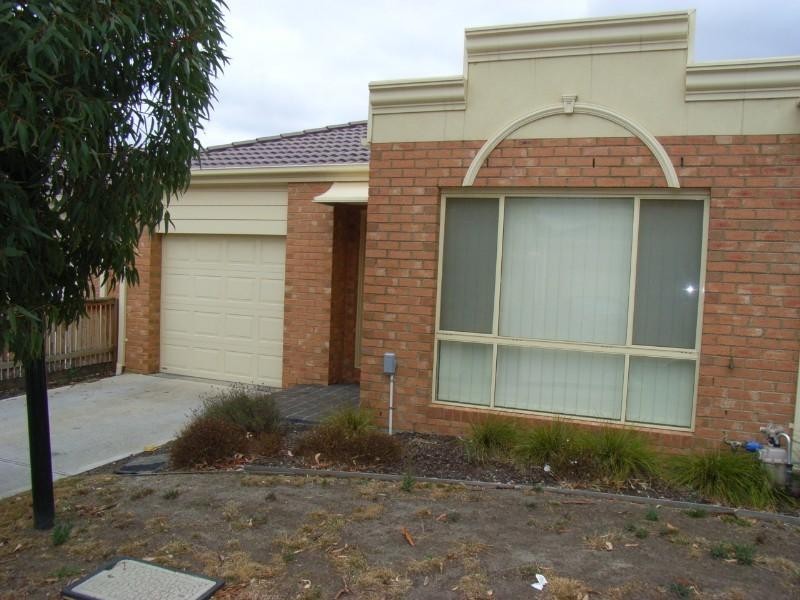 19 Tintern Loop, Hillside VIC 3037