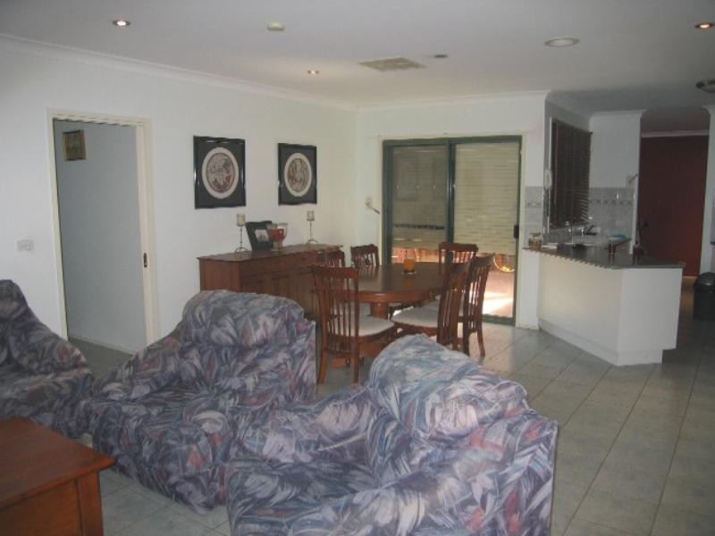 28 Botanic Drive, Hillside VIC 3037