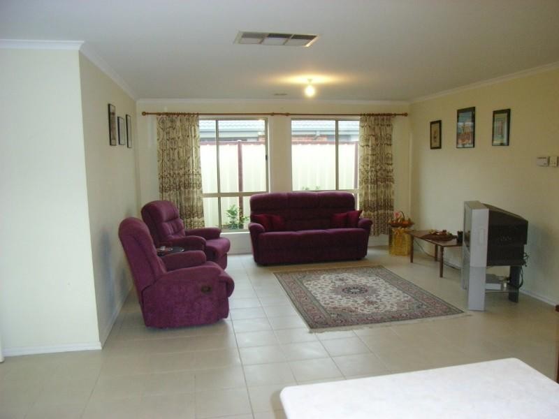 12 Tiffany Place, Sydenham VIC 3037