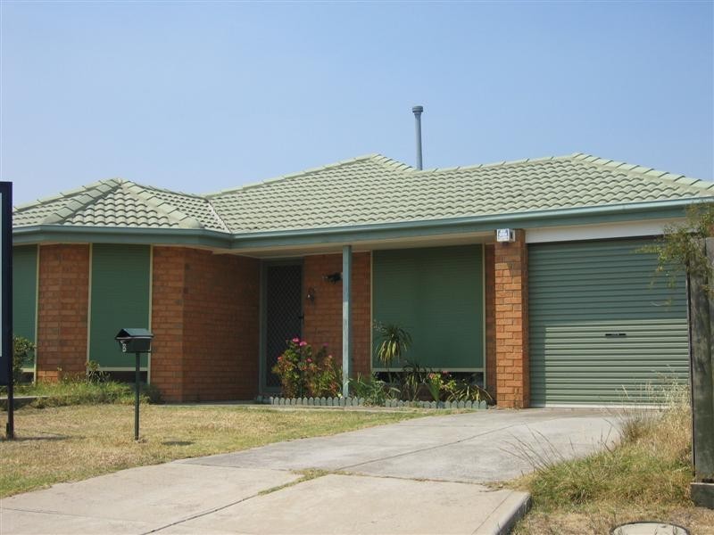 2 Cowley Street, Delahey VIC 3037