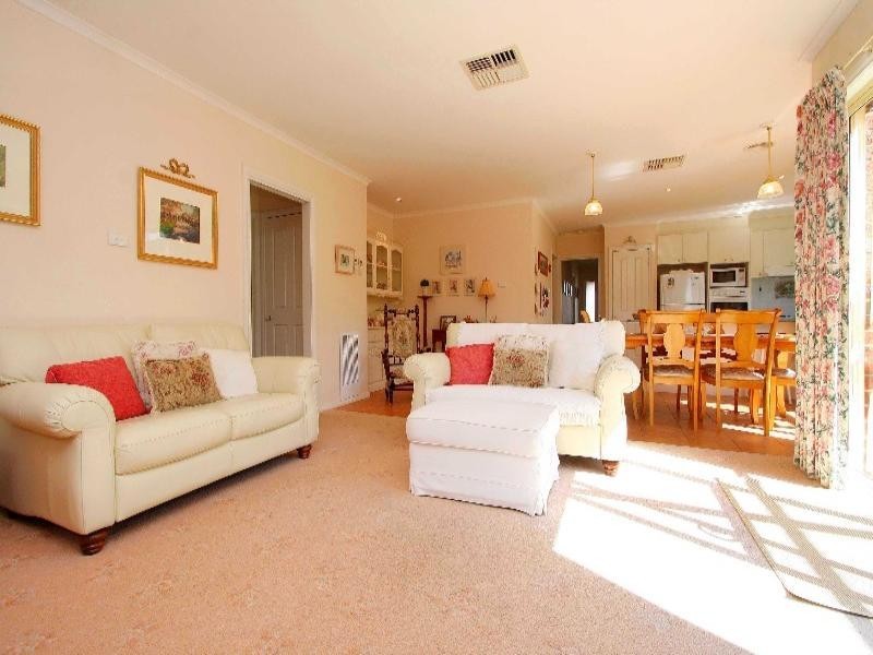 51 Chittenup Bend, Sydenham VIC 3037