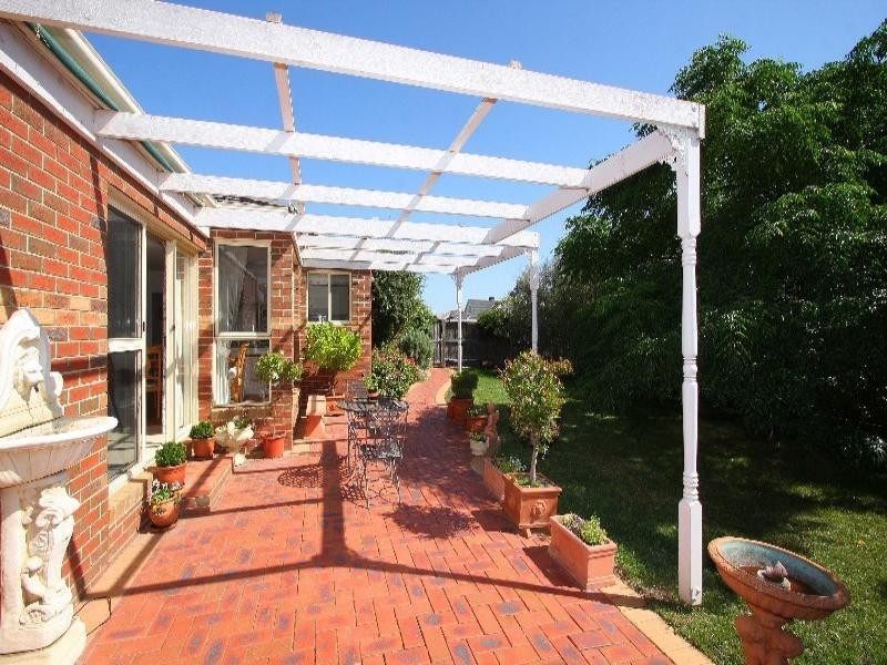 51 Chittenup Bend, Sydenham VIC 3037