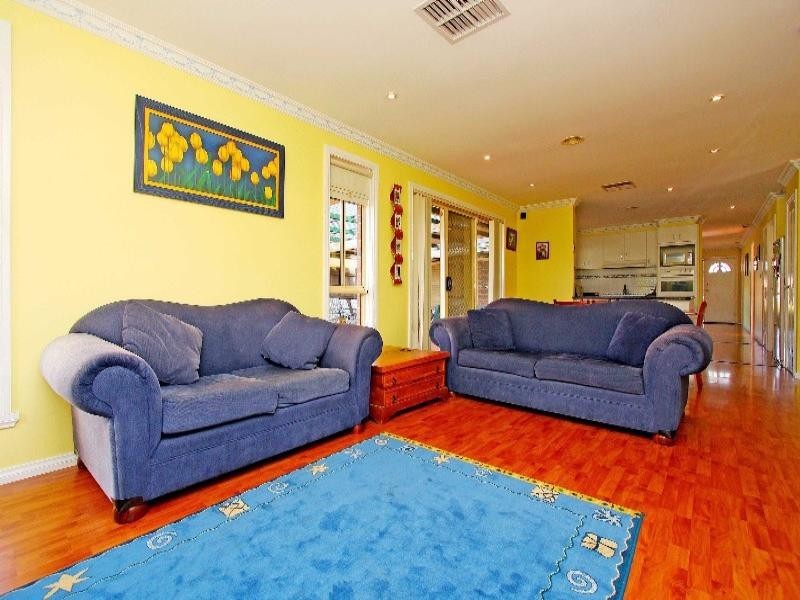 4 Manna Court, Delahey VIC 3037