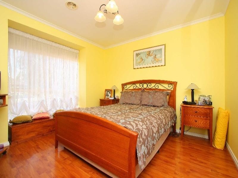 4 Manna Court, Delahey VIC 3037