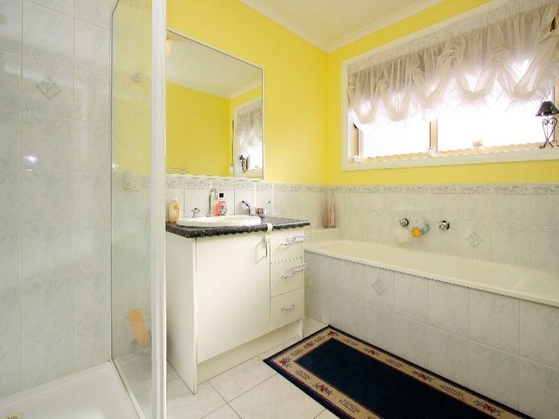 4 Manna Court, Delahey VIC 3037