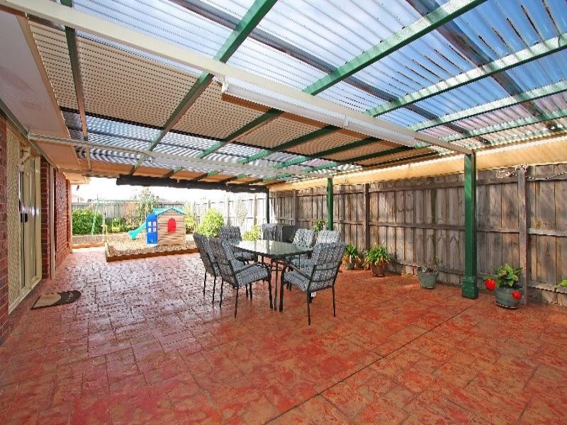 4 Manna Court, Delahey VIC 3037