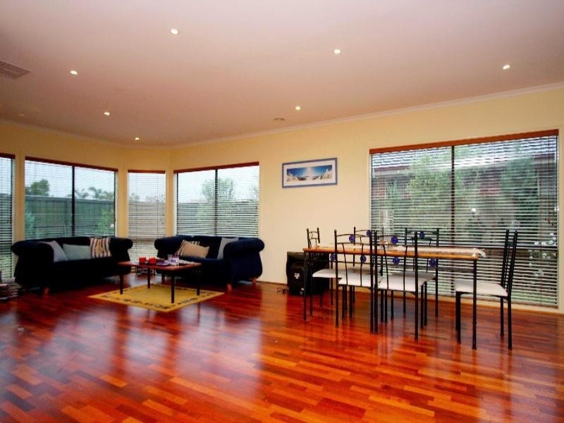 30 Cressida Crescent, Sydenham VIC 3037