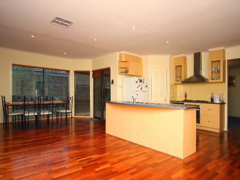 30 Cressida Crescent, Sydenham VIC 3037