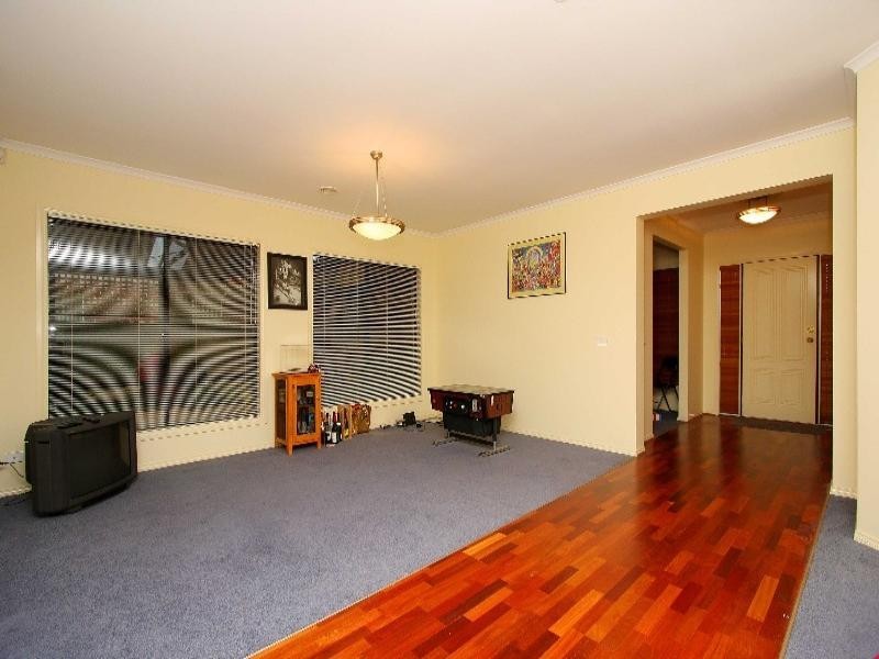 30 Cressida Crescent, Sydenham VIC 3037