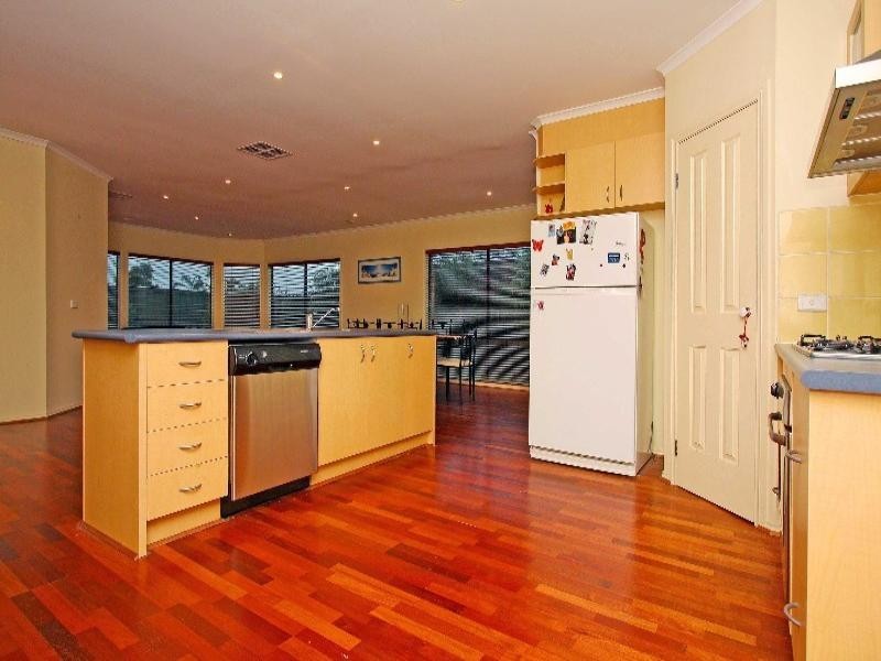 30 Cressida Crescent, Sydenham VIC 3037