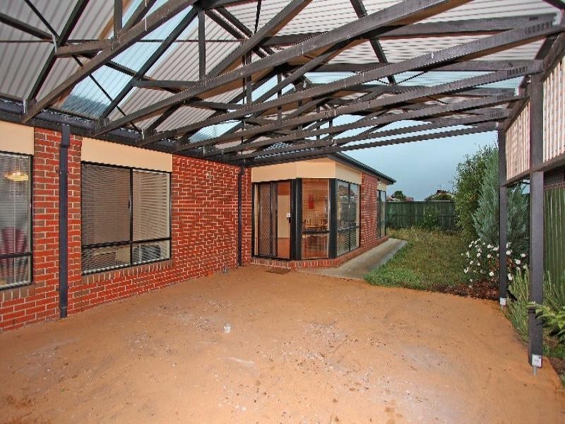 30 Cressida Crescent, Sydenham VIC 3037