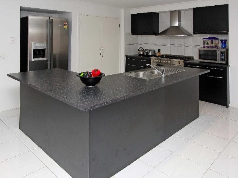 15 Woollahara Parade, Taylors Hill VIC 3037