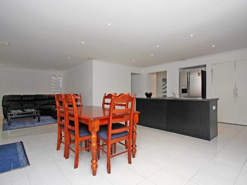 15 Woollahara Parade, Taylors Hill VIC 3037