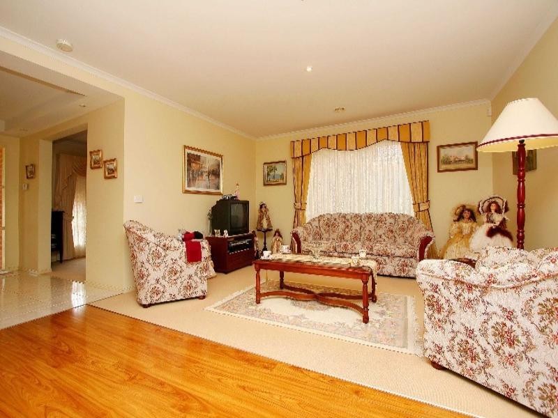 30 Wellington Drive, Hillside VIC 3037