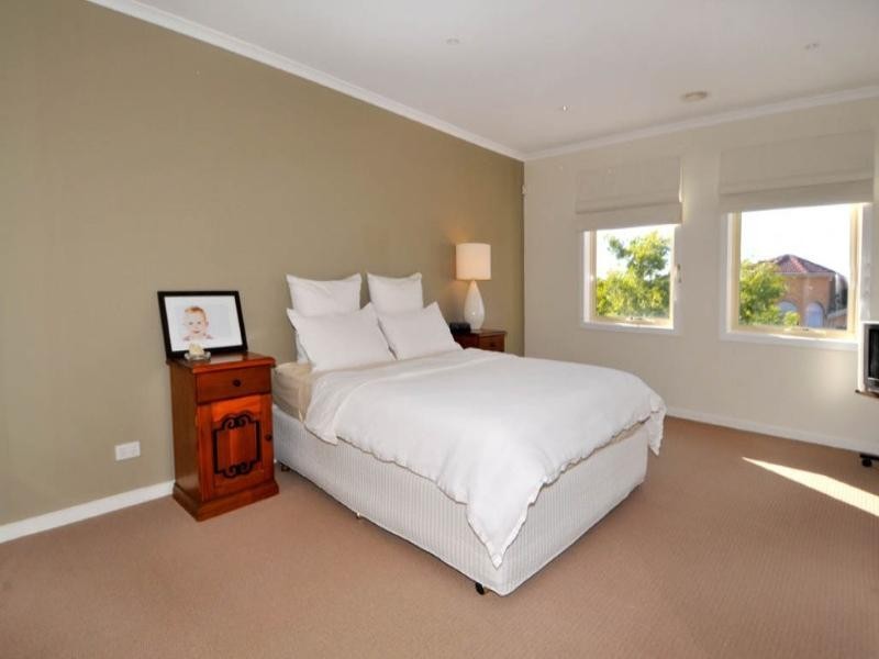 13 Tudor Rose Crescent, Sydenham VIC 3037