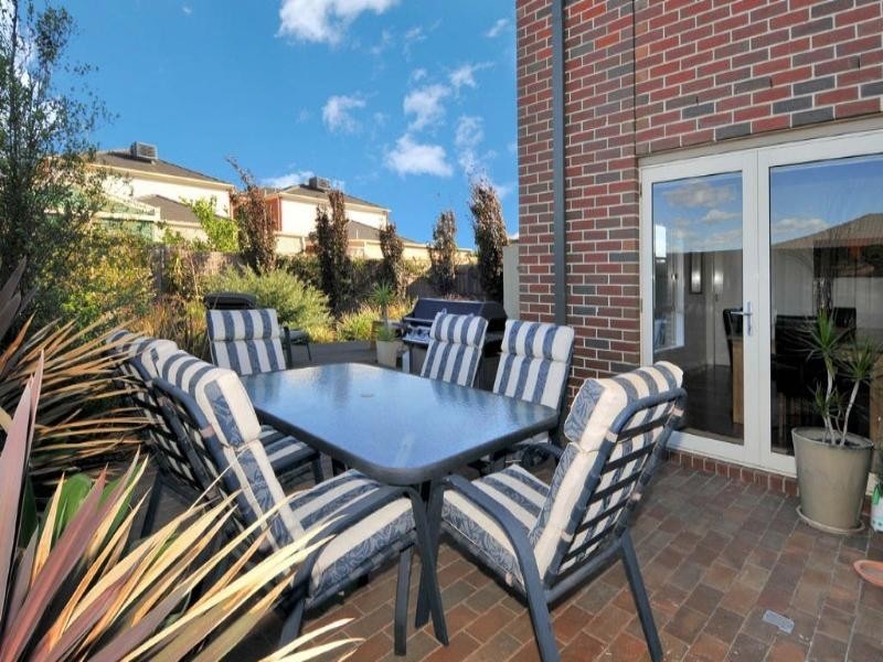 13 Tudor Rose Crescent, Sydenham VIC 3037