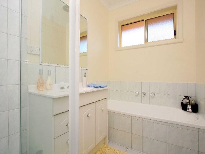 1c Jenny Court, Hillside VIC 3037