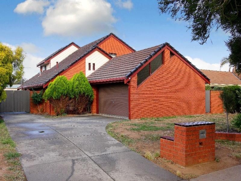 28 Chichester Drive, Taylors Lakes VIC 3038