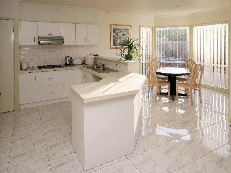 15 Clifton Court, Taylors Lakes VIC 3038