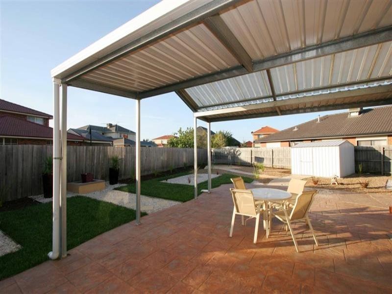 15 Clifton Court, Taylors Lakes VIC 3038