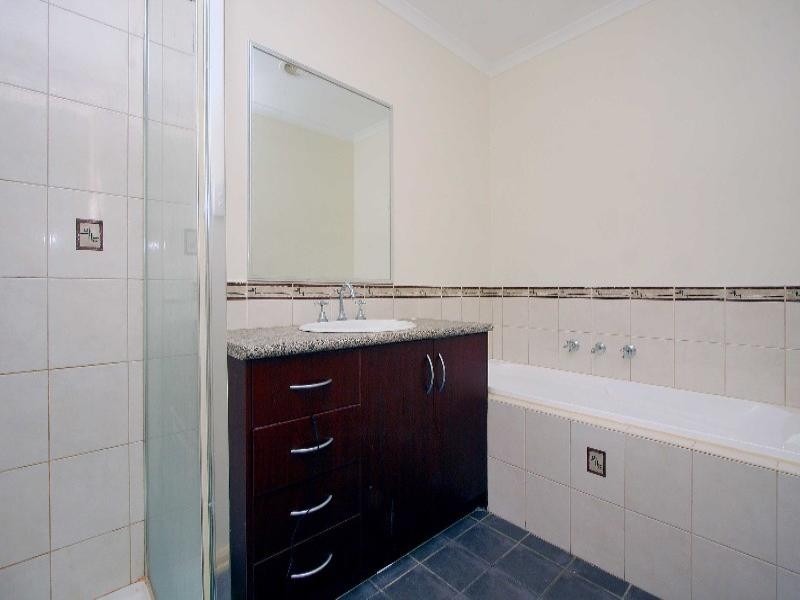 10/107-109 Pecks Road, Sydenham VIC 3037