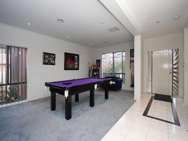 8 Georges Court, Taylors Hill VIC 3037