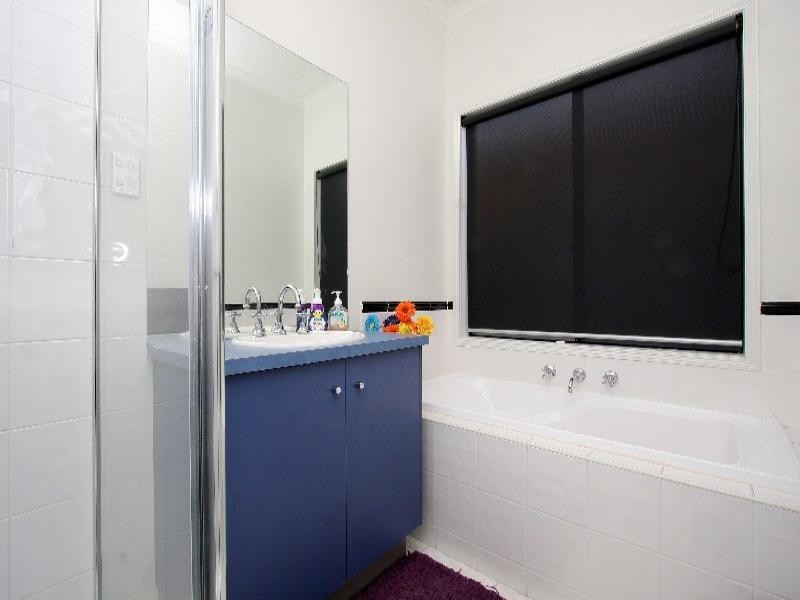 8 Georges Court, Taylors Hill VIC 3037