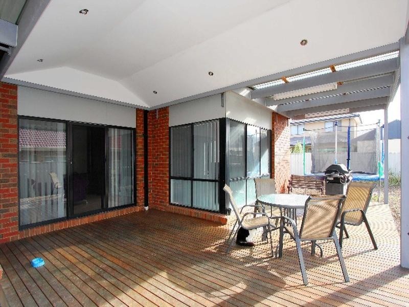 8 Georges Court, Taylors Hill VIC 3037