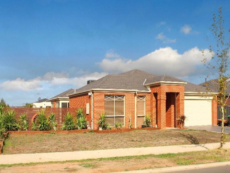 17 Heysen Park Way, Caroline Springs VIC 3023