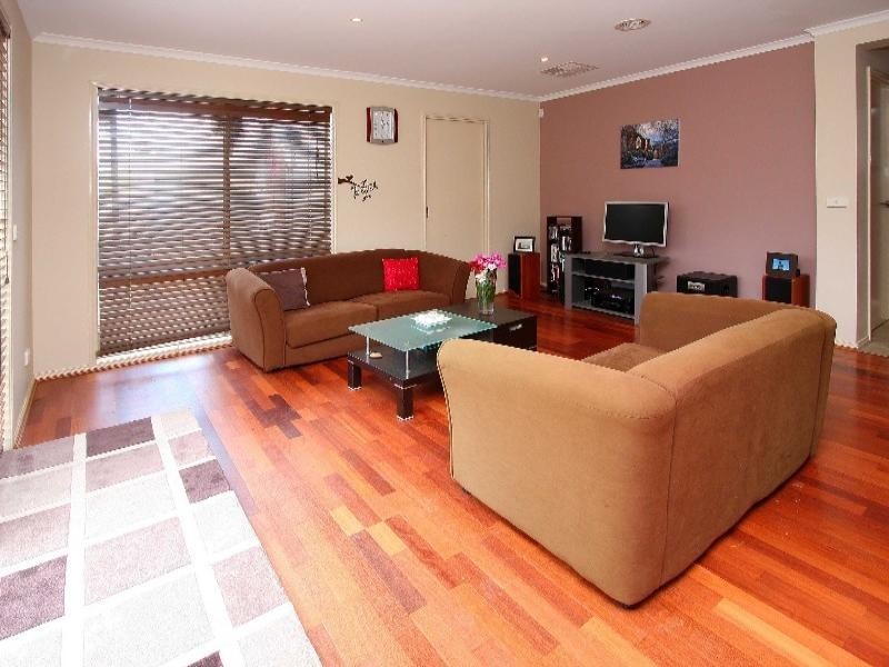 17 Heysen Park Way, Caroline Springs VIC 3023