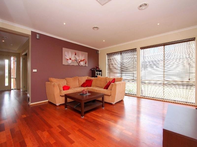 17 Heysen Park Way, Caroline Springs VIC 3023