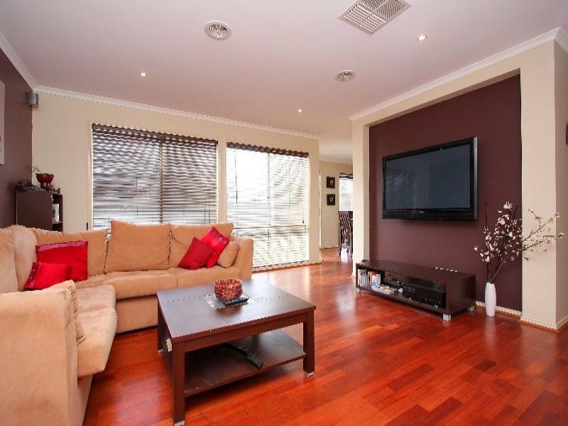 17 Heysen Park Way, Caroline Springs VIC 3023