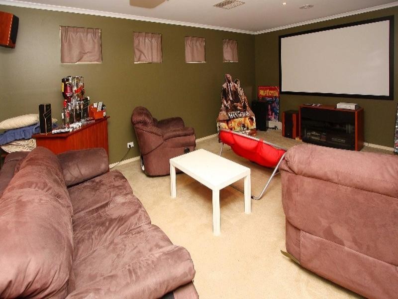 17 Heysen Park Way, Caroline Springs VIC 3023