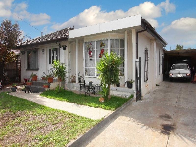 16 Beverley Street, Kings Park VIC 3021