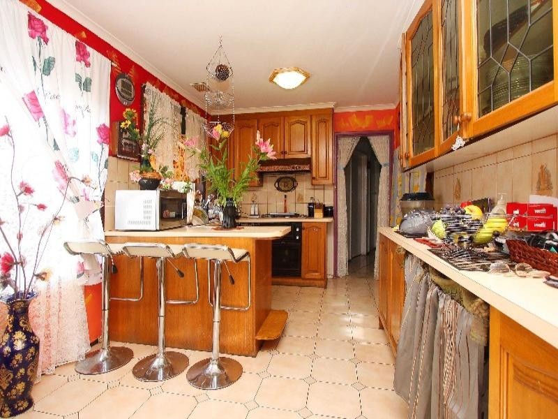 16 Beverley Street, Kings Park VIC 3021