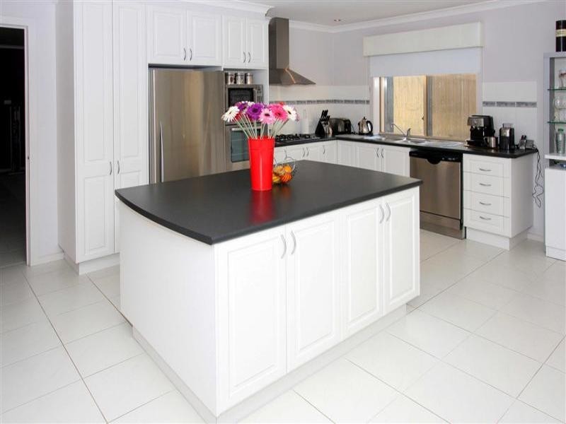 63 Jacaranda Drive, Taylors Hill VIC 3037