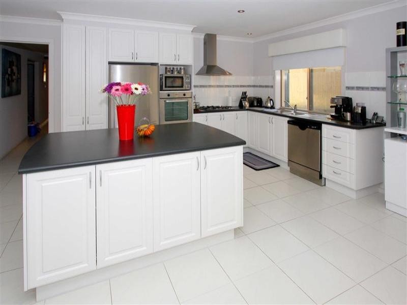 63 Jacaranda Drive, Taylors Hill VIC 3037