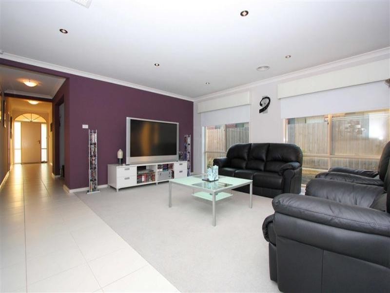 63 Jacaranda Drive, Taylors Hill VIC 3037