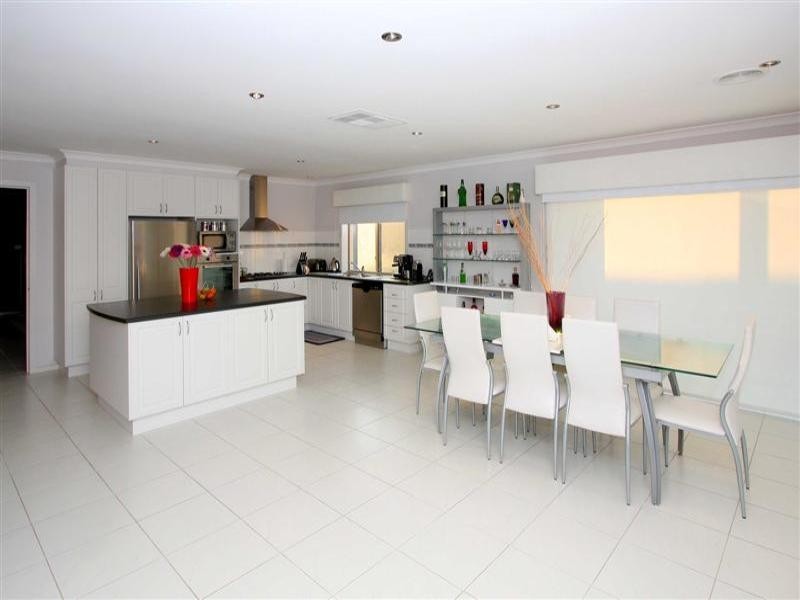 63 Jacaranda Drive, Taylors Hill VIC 3037