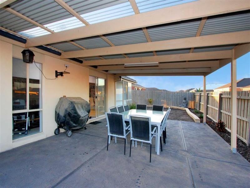 63 Jacaranda Drive, Taylors Hill VIC 3037