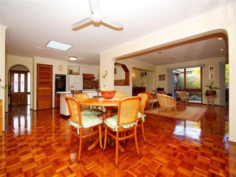 18 Sherbrooke Crescent, Taylors Lakes VIC 3038