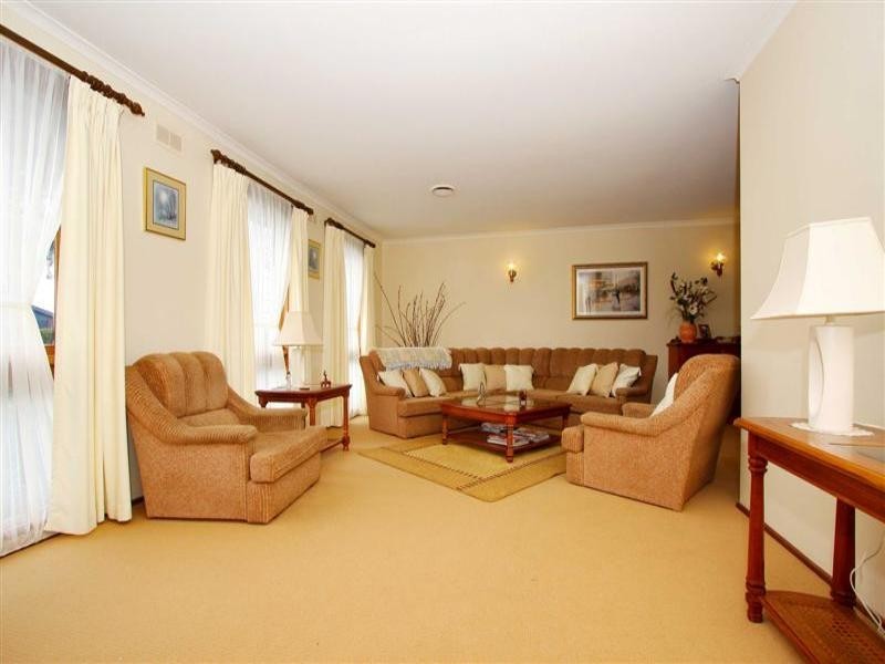 18 Sherbrooke Crescent, Taylors Lakes VIC 3038