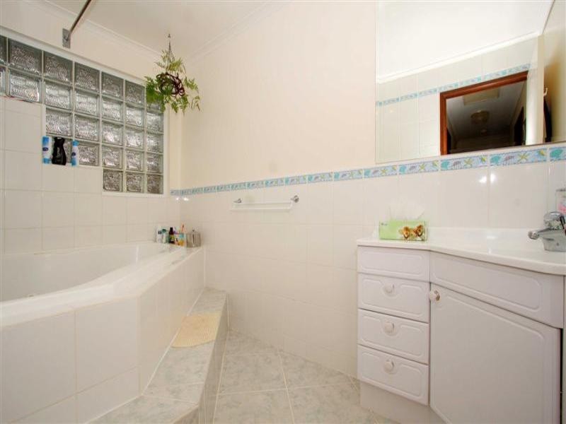 18 Sherbrooke Crescent, Taylors Lakes VIC 3038