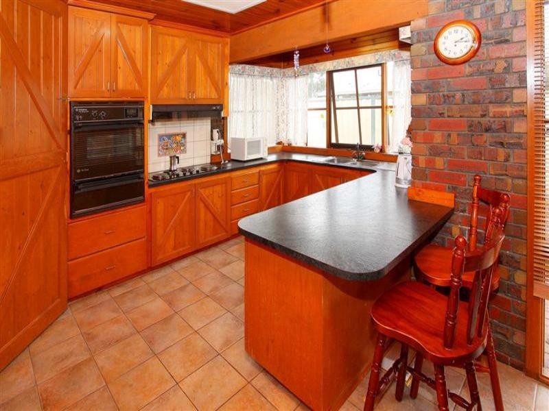 8 Montrose Court, Sydenham VIC 3037