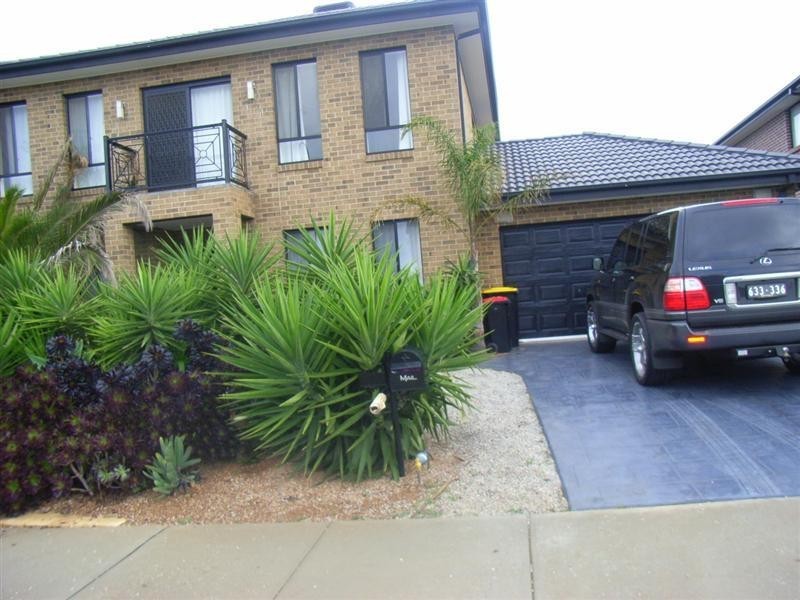 1 Dobell Street, Caroline Springs VIC 3023