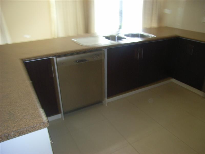 1 Dobell Street, Caroline Springs VIC 3023