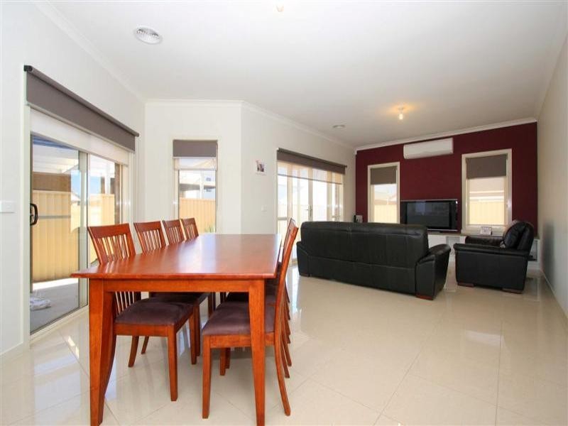 34 The Avenue, Caroline Springs VIC 3023