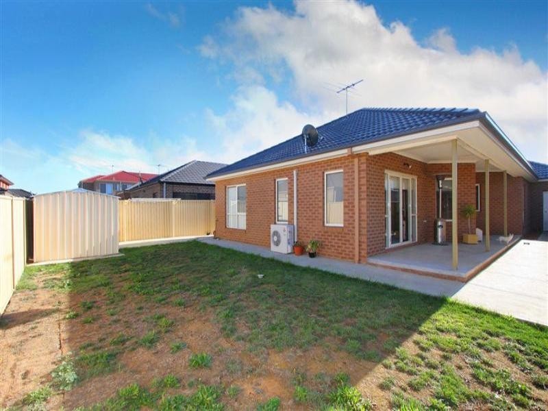 34 The Avenue, Caroline Springs VIC 3023